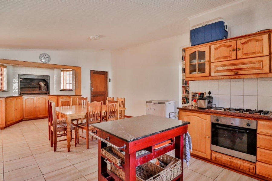To Let 4 Bedroom Property for Rent in Helderberg Estate Western Cape
